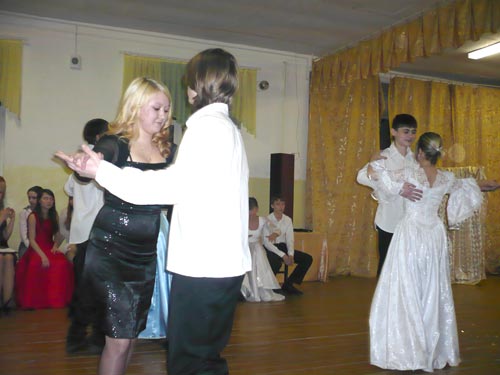 9В танцует вальс